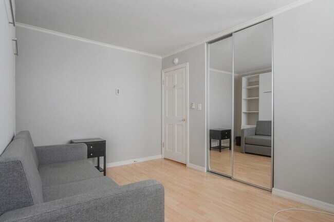 Building Photo - Renovated three-bedroom, three-bath 2-stor...