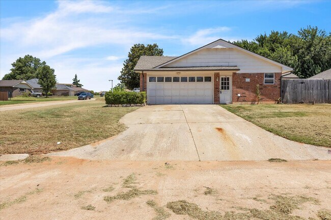 Building Photo - 3600 Sunvalley Dr