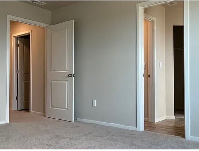 Building Photo - 4831 Parsley Ave NE