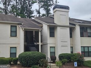 Building Photo - 2520 Huntingdon Chase