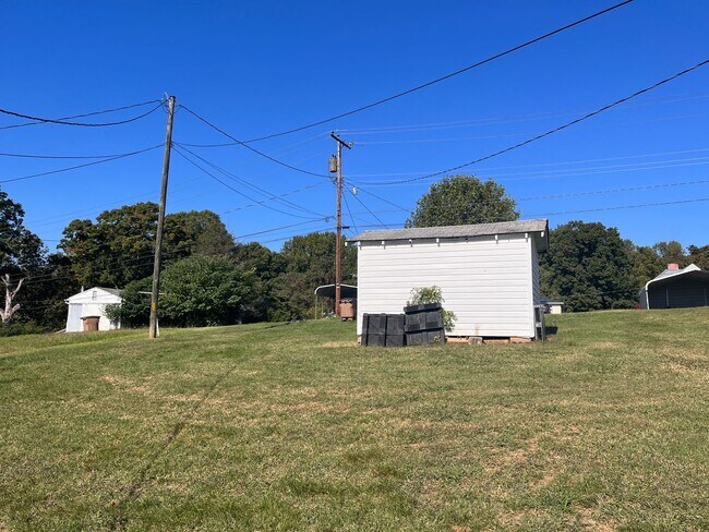 Building Photo - Cute cottage in the heart of Altavista