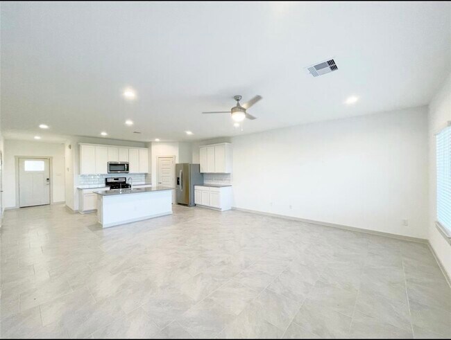 Building Photo - 28938 Yulee Mill Dr