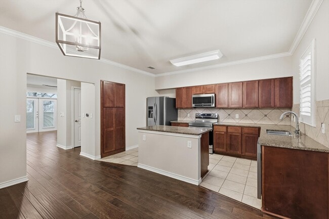 Building Photo - 508 Refugio St