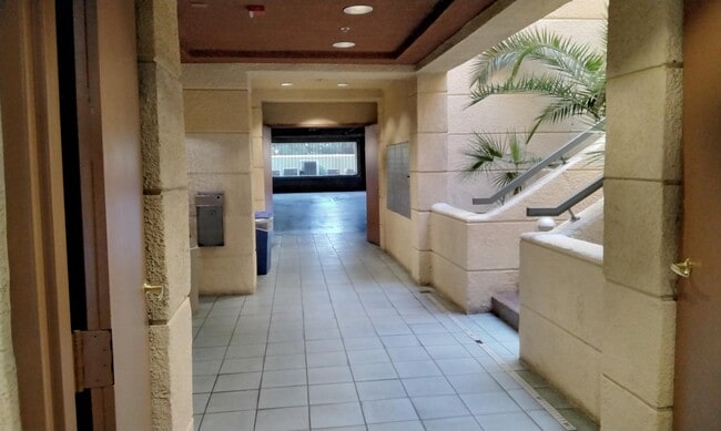 Building Photo - 270 E Flamingo Rd
