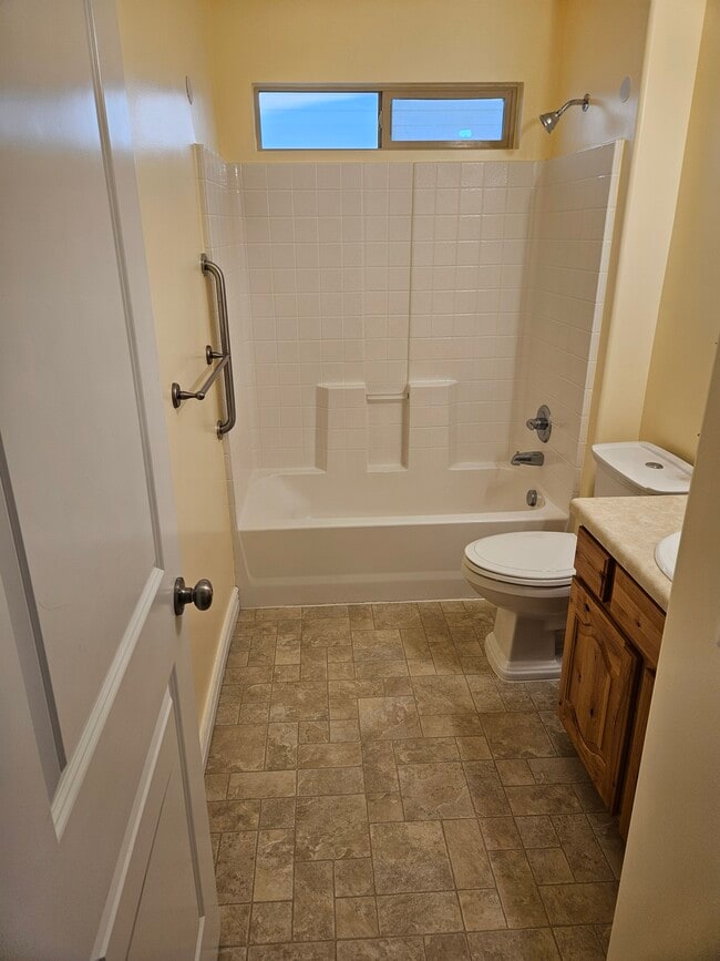 Building Photo - 1023 W Boston Ct