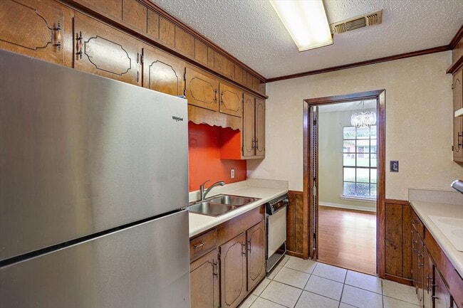 Building Photo - 155 Cypress Dr