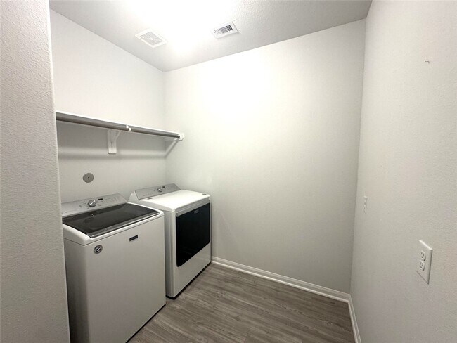 Building Photo - 13030 Laura Lake Dr