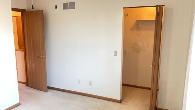 Building Photo - 2 Bed Apple Valley Townhome available 4/1/26!