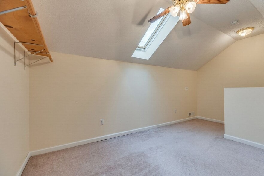 Building Photo - 659 Beaverview Dr