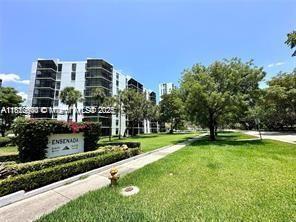 Building Photo - 3475 N Country Club Dr