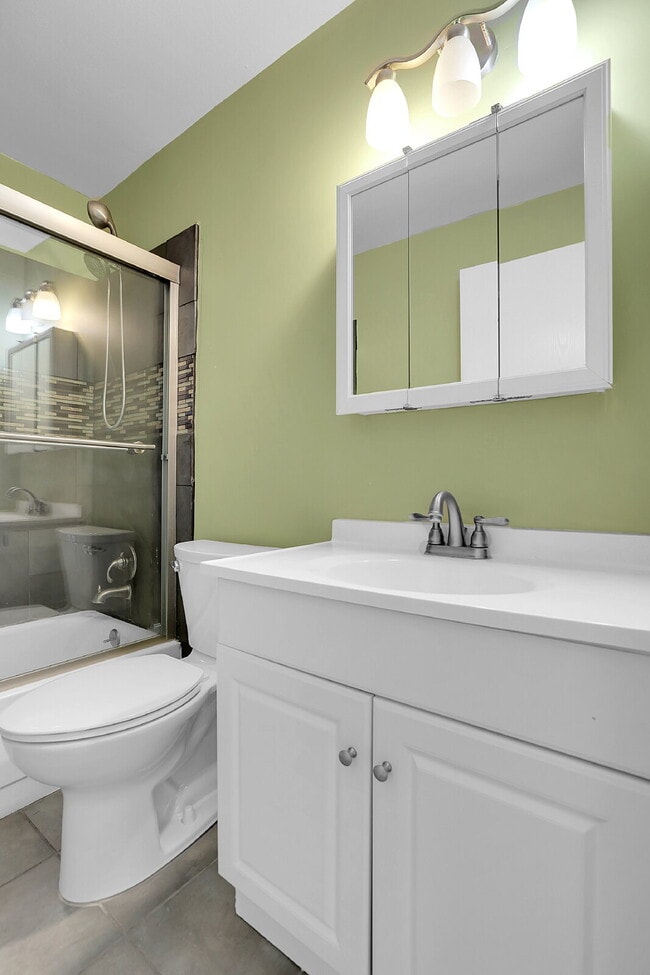 Building Photo - $2,720.95 - 4 bed, 2 bath, located in Aurora with attached Garage and In Unit Washer and Dryer!
