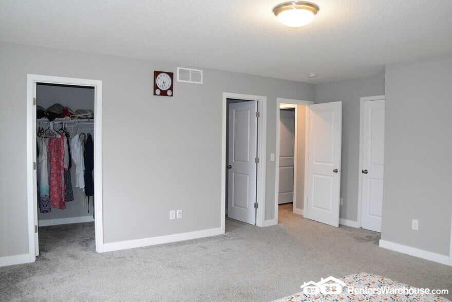Building Photo - 1226 Maple Ln