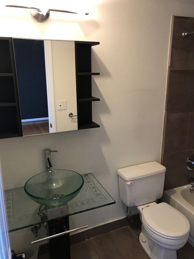 Building Photo - 3 bedroom townhome across from Panthers St...