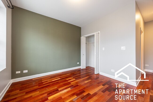 Building Photo - 2852 N Kedzie Ave