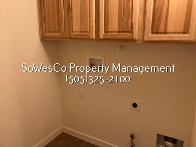 Building Photo - Beautiful Newer 3 Bedroom Home w/ Garage
