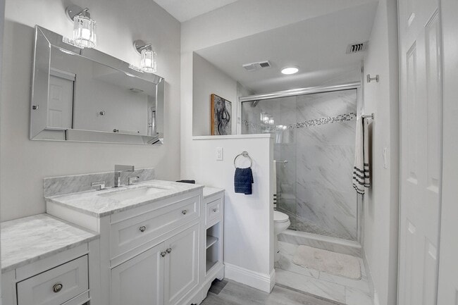 Building Photo - 600 Egret Cir