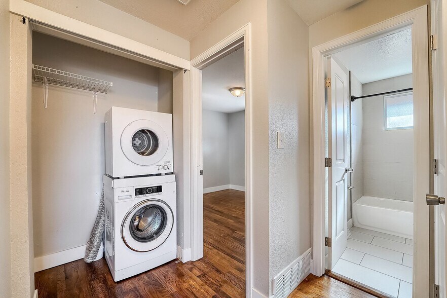 Building Photo - 4415 W Tennessee Ave