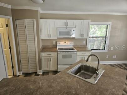 Building Photo - 520 15th St N