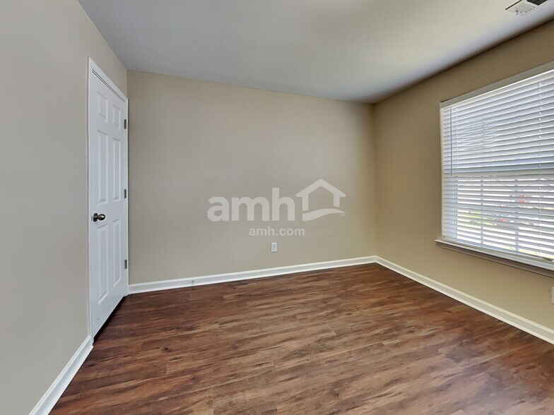 Building Photo - 830 Hyacinth Cir