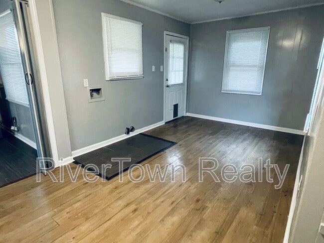 Building Photo - 6630 Embassy Cir