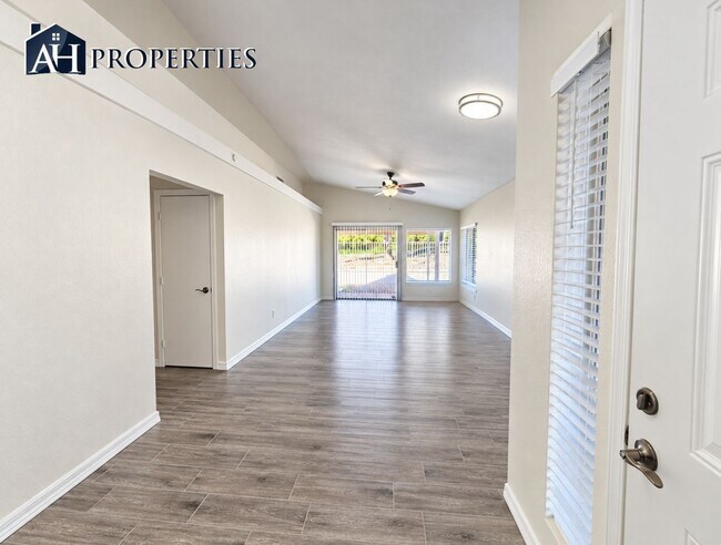 Building Photo - 7516 W Tonto Dr