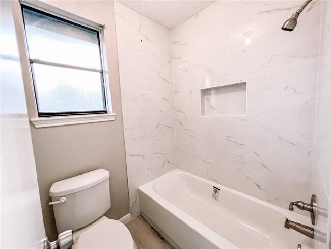 Building Photo - 3910 Ivy Green Dr