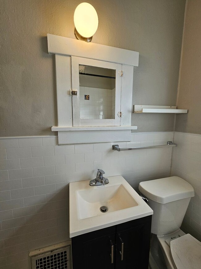 Building Photo - DU Charming 1920's Bungalow 2 Beds 1 Bath  Available Now