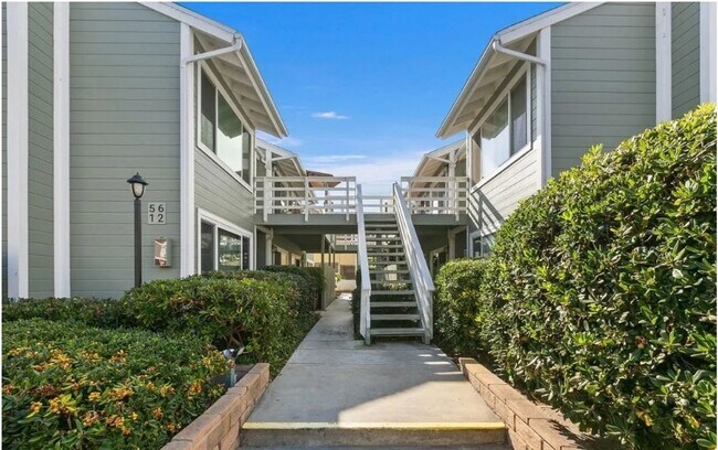 Building Photo - Spacious Carlsbad Condo Walking distance t...