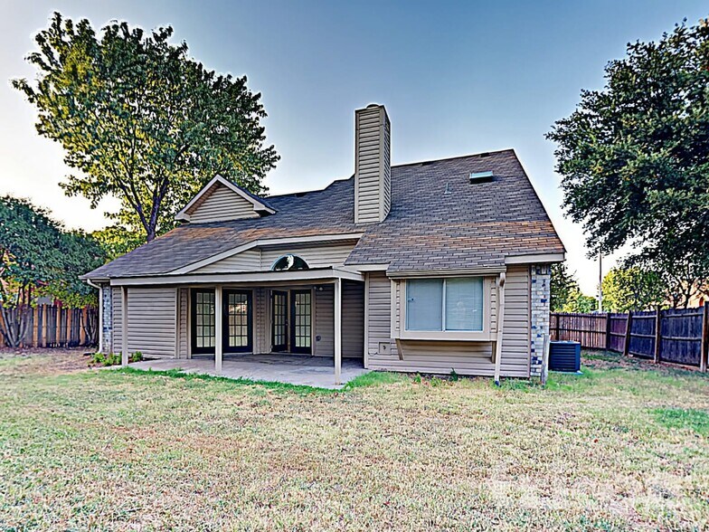 Building Photo - 1304 Farley Dr