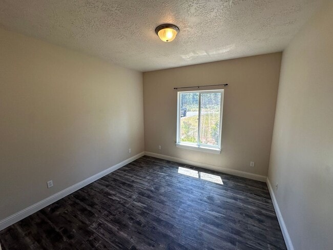Building Photo - 34659 Castle Dr