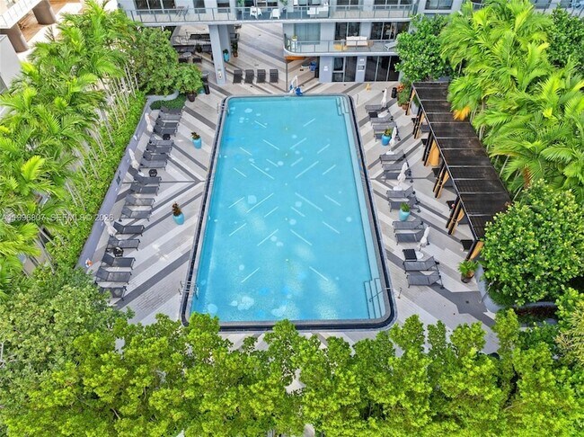 Building Photo - 121 NE 34th St