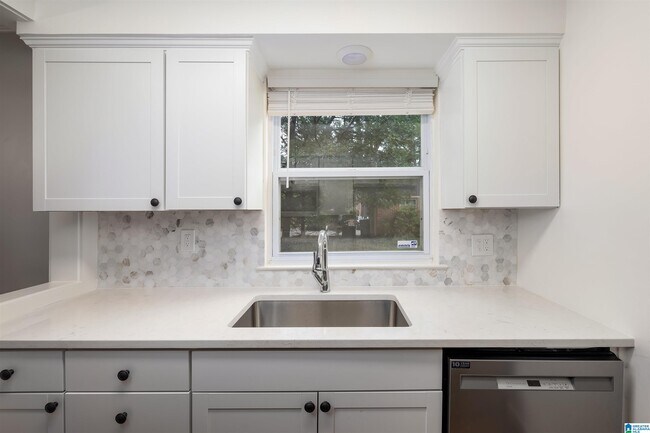 Building Photo - 2504 Mountain Brook Cir