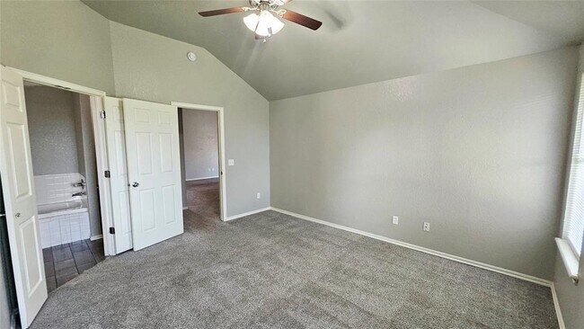 Building Photo - 6033 SE 83rd Pl
