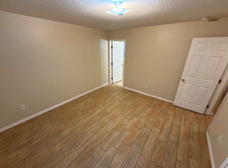 Building Photo - 105 Melody Ln