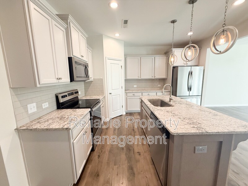 Building Photo - 140 Willow Green Dr