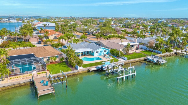 Building Photo - 2910 Alton Dr