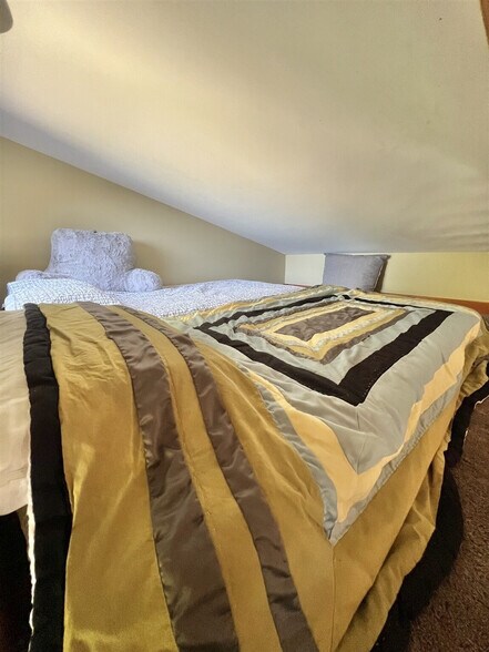 Building Photo - 37 Brentwood Rd