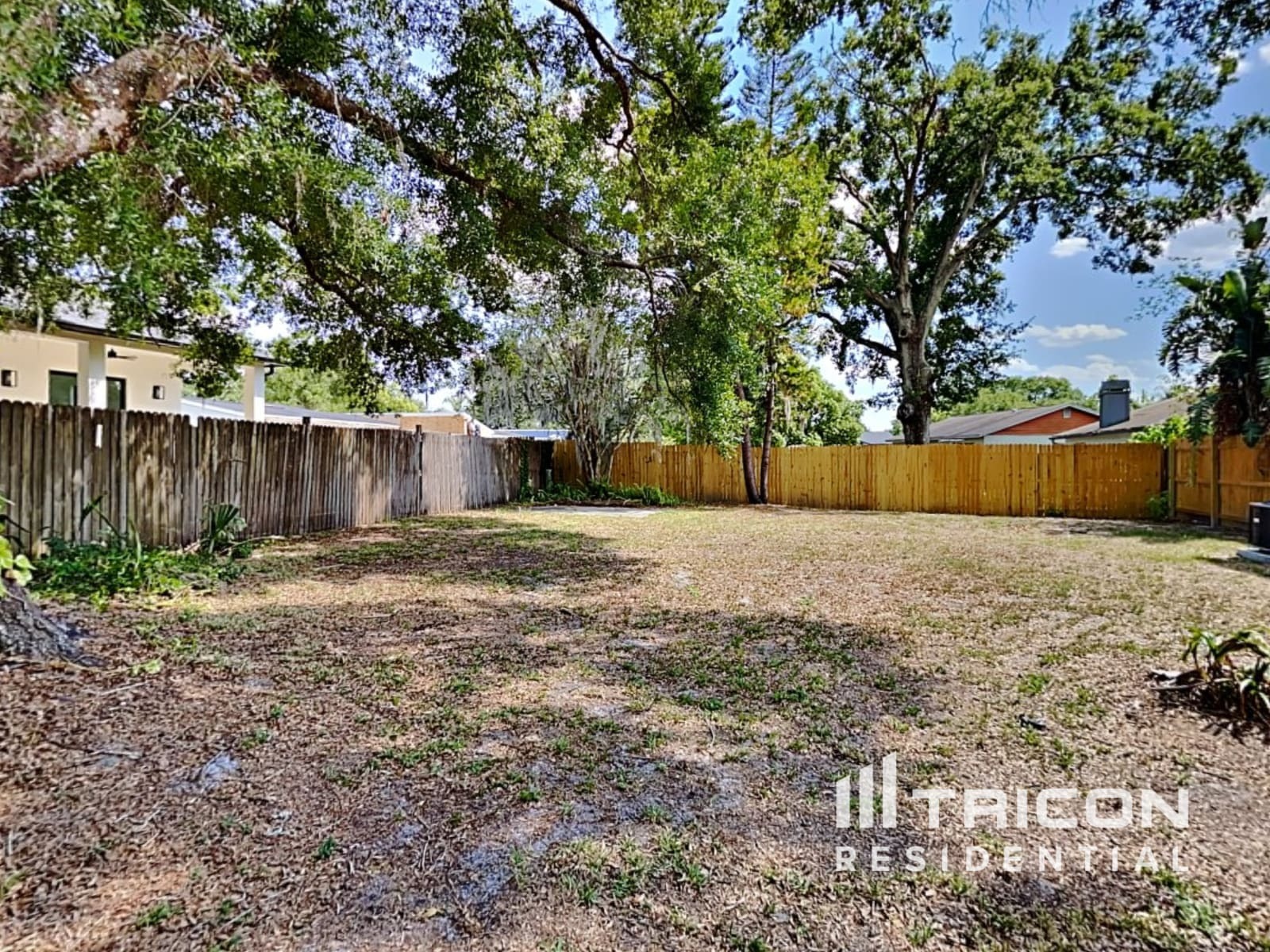 Building Photo - 2546 Glenview Dr