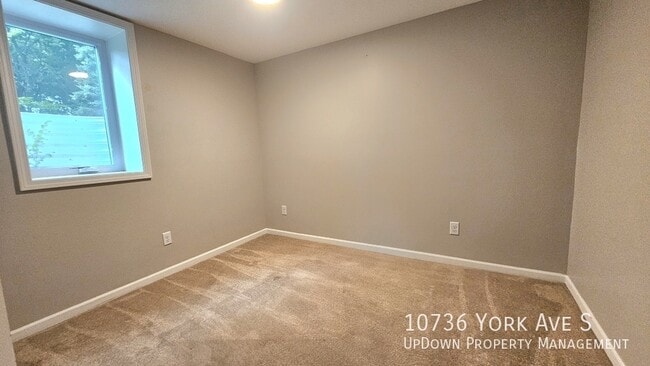 Building Photo - 10736 York Ave S