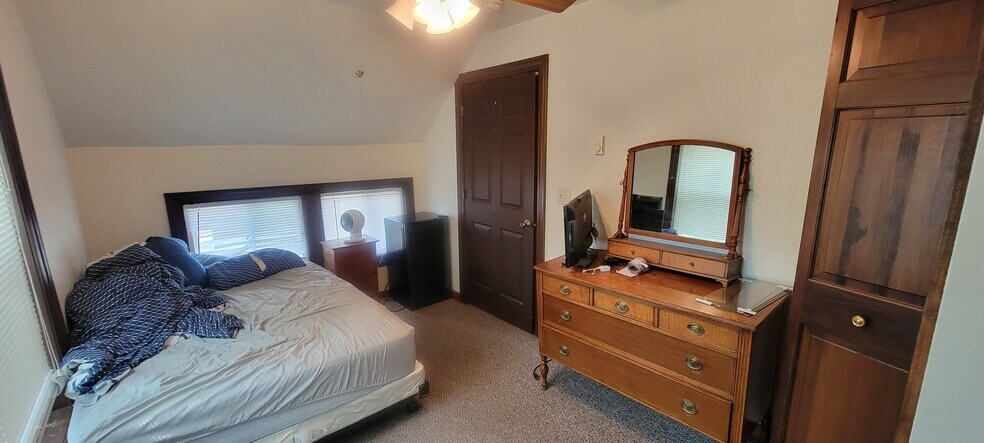 Building Photo - 925 Water St