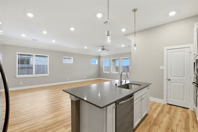 Building Photo - 808-808 Marisol Bay Dr