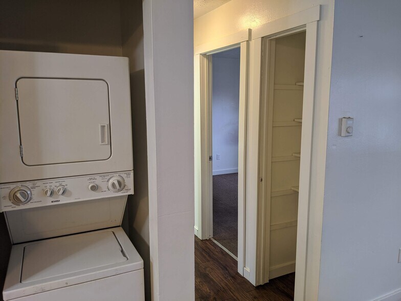 Washer-Dryer - 1227 Hilltop Dr