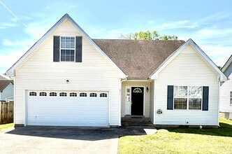 Building Photo - Nice home awaiting you to call home today- close to shopping and dining