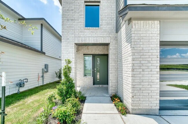 Building Photo - 1124 Amistad Loop