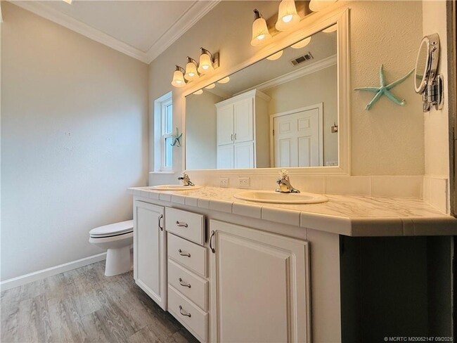 Building Photo - 252 NE Ebbtide Way