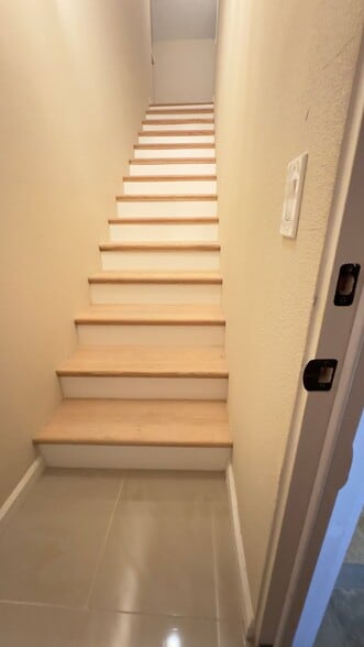 Building Photo - 520 Manzanita St