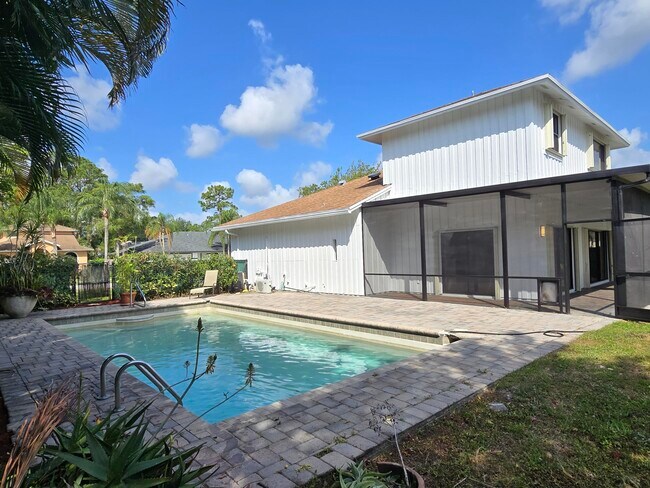 Primary Photo - 1106 Staghorn St