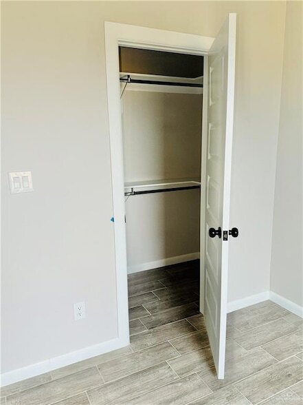 Building Photo - 701 N Onyx Ave