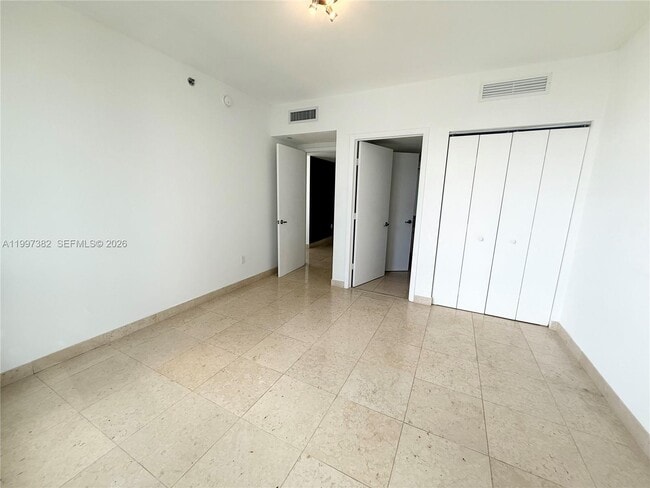 Building Photo - 475 Brickell Ave