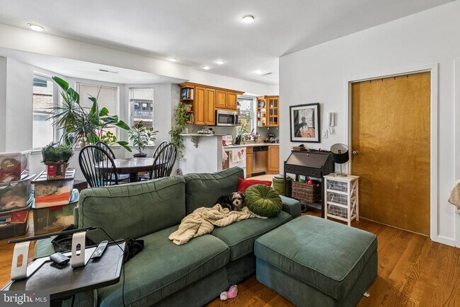 Building Photo - 303 S 11th St